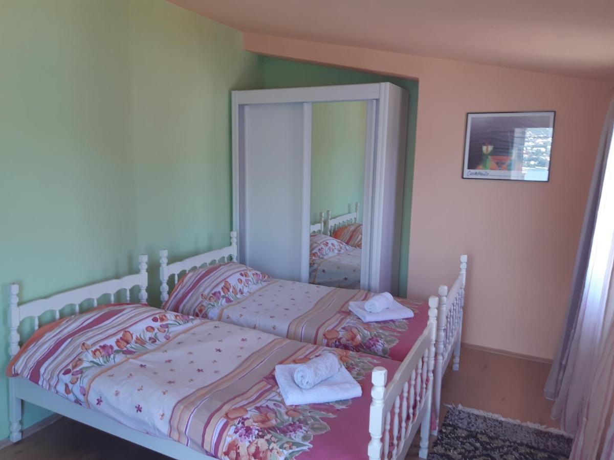 Villa Garden Apartments Херцег Нови Екстериор снимка